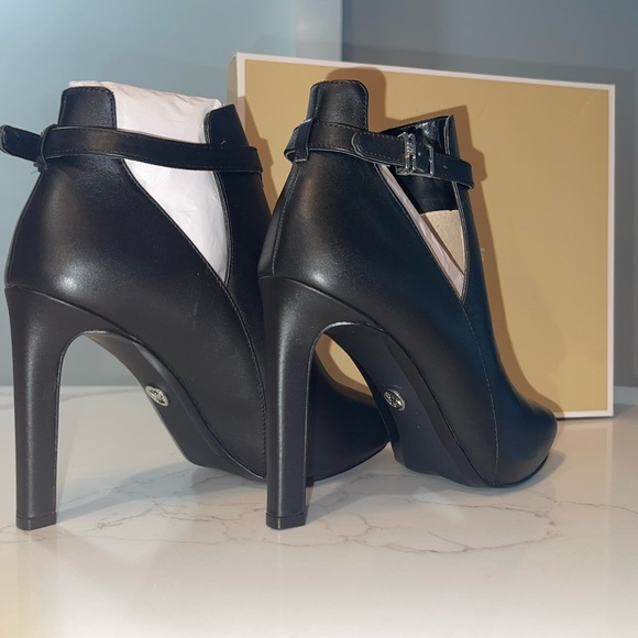 Michael Kors Elegant Black Women's Heeled Ankle Boots - Picture 11 of 11